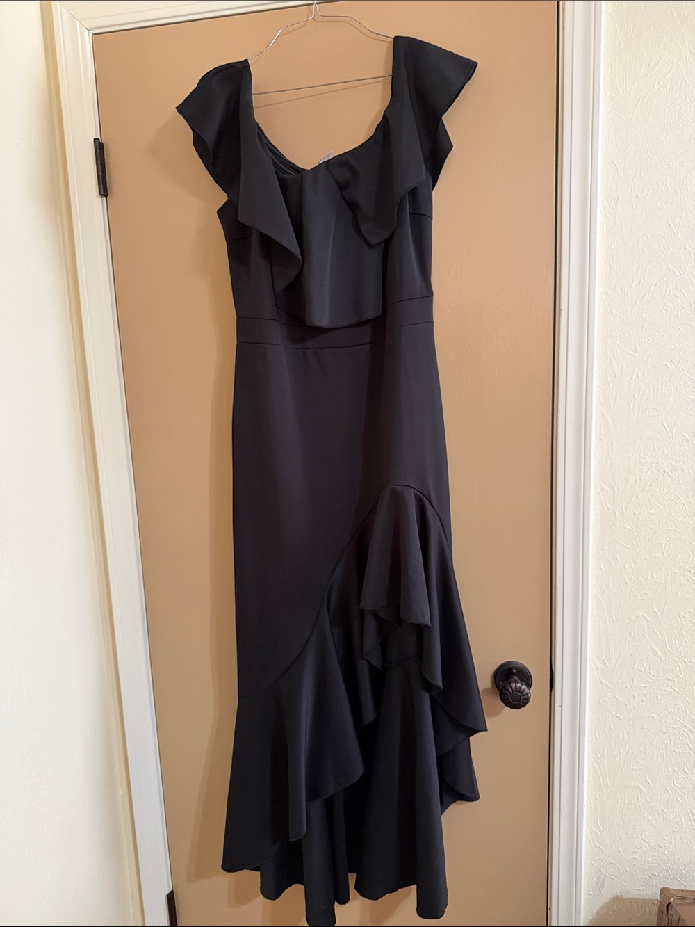 VENUS Black Ruffle-Detail Maxi Dress